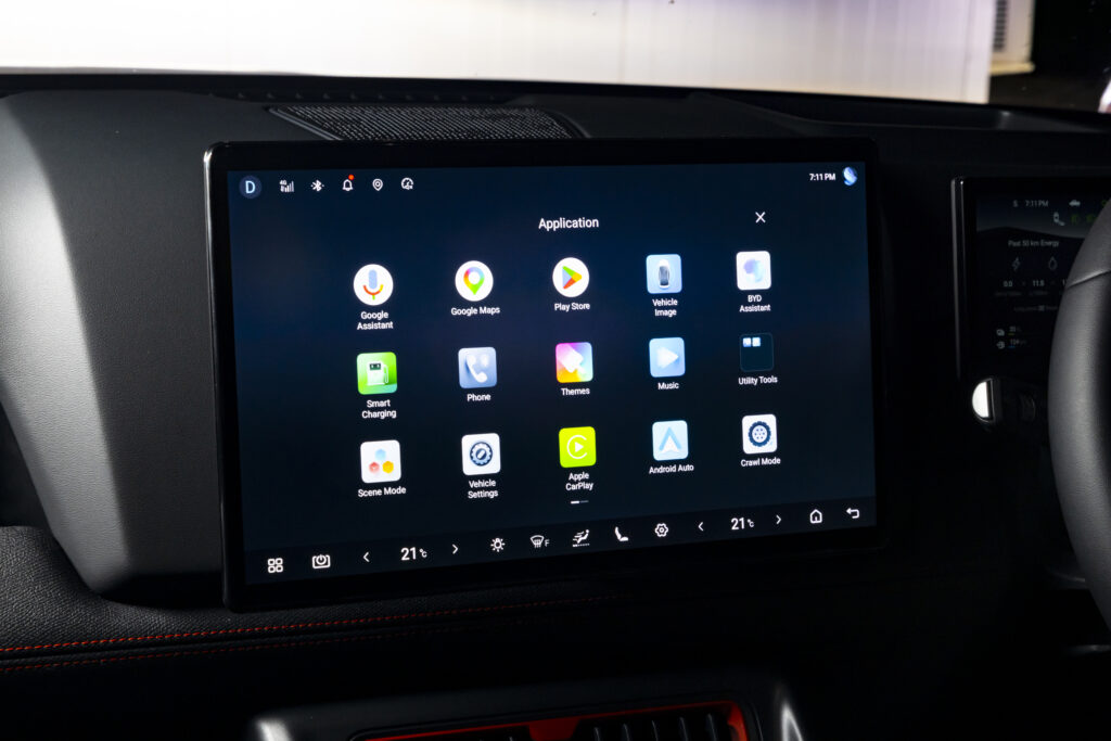 Car dashboard touchscreen with apps